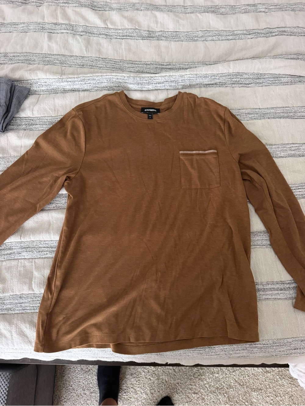 Express Men’s Long Sleeve Pocket Tee - Rust Brown